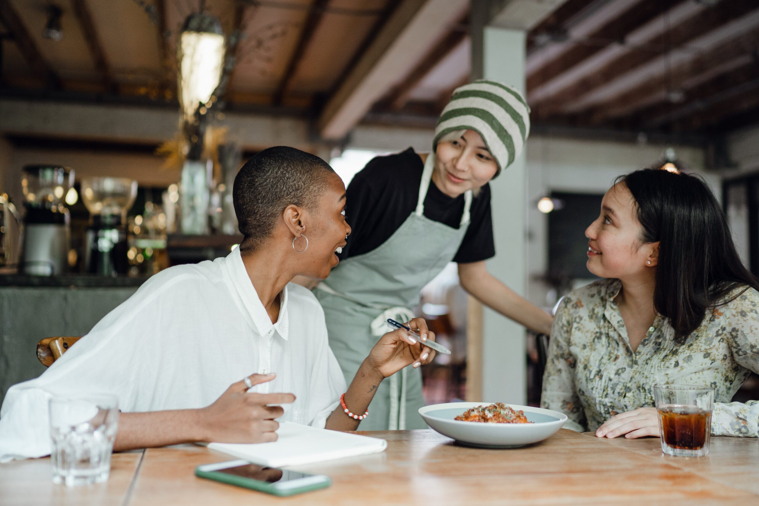 Servicio al cliente sobresaliente: Guía práctica para tu Cafetería