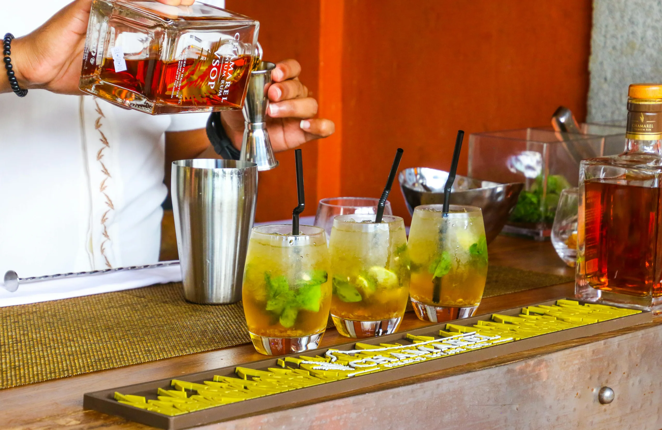 Tipos de Loza para un Bar: ¡Elige la Mejor!