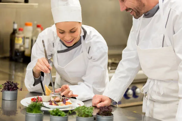 ¿Cuál Debe Ser la Preparación de un Chef para Tu Restaurante?