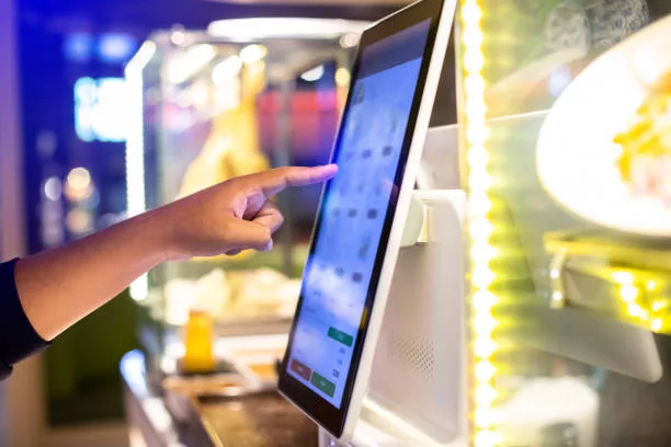 Pantallas Especializadas: Mejora la Experiencia en tu Restaurante