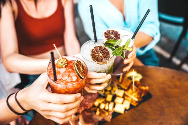 Servicio de Bebidas Alcohólicas en tu Restaurante: ¿Cómo incluirlo?