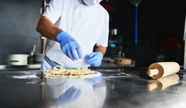 Equipo de Protección Personal en la Cocina de un Restaurante