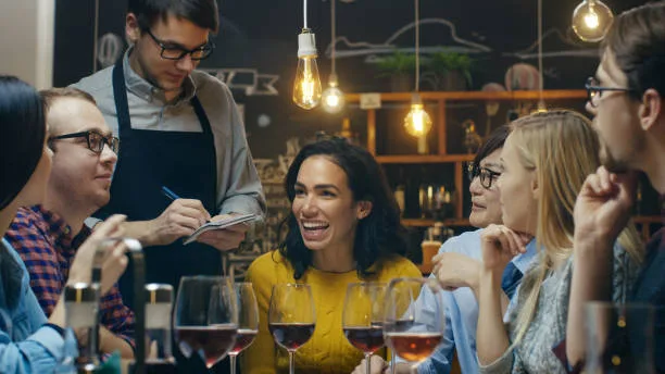 15 Tipos de Comensales Que Encontrarás en un Restaurante