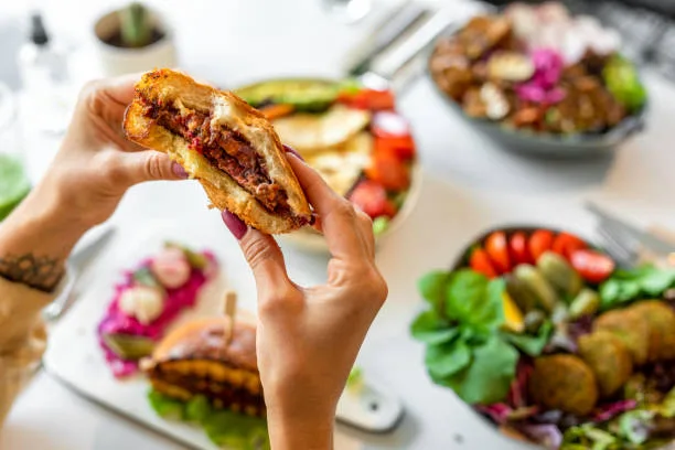 ¿Qué es un Restaurante Completamente Vegano?