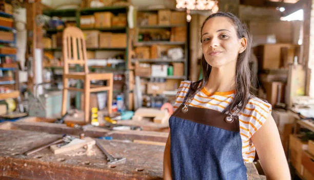 ¿Cómo Crear una Empresa Mientras se Trabaja en Otro Negocio?