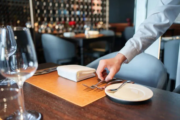 ¡Cubiertos que Debe Haber en la Mesa de un Restaurante!