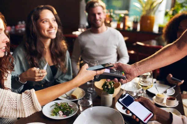 Dividir Cuentas en un Restaurante: ¿Cómo Manejarlo?