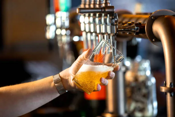 ¿Cómo Administrar Eficazmente la Cerveza de Barril en tu Bar?
