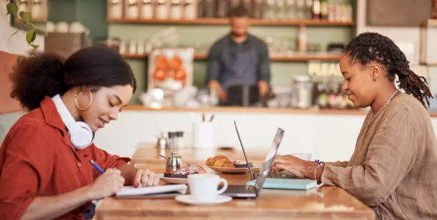 ¿Cómo Emprender en un Café Internet?