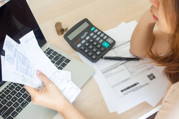 ¿Qué es la Verificación de Facturas en una Empresa?