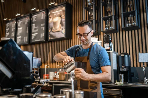Consejos Prácticos para un Buen Mesero en una Cafetería