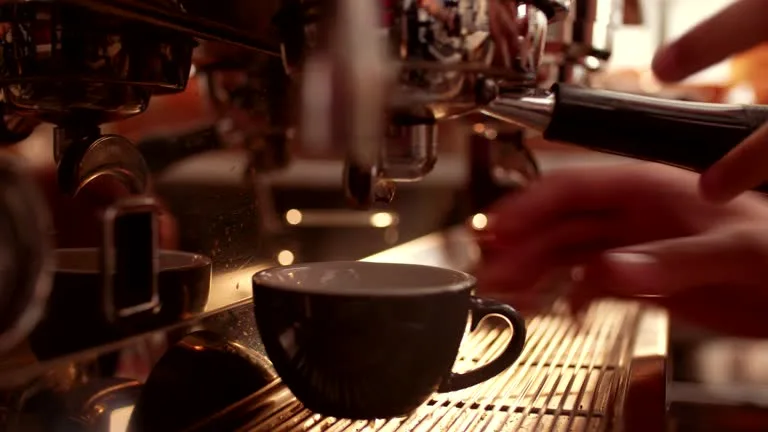 ¿Qué Maquinaria debes tener para tu Cafetería?